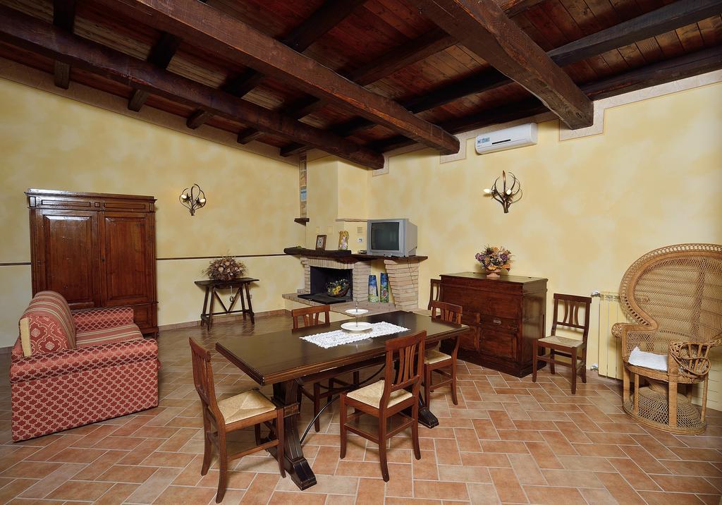 Agriturismo I Granai Crocemaroggia Exterior foto